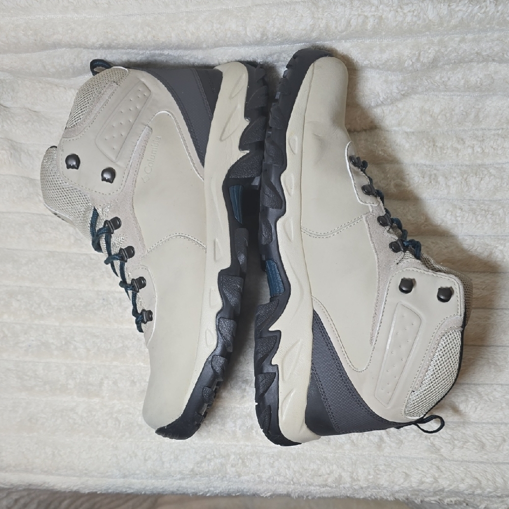 Columbia Light Gray and Black Hiking Boots - Picture 6 of 6